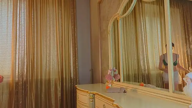 Snapshot of EadlinGillim chatting on November 8, 5:29 am EadlinGillim online show from November 8, 5:29 am