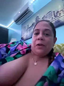 Snapshot of PrettyKittyMia chatting on October 8, 10:51 pm PrettyKittyMia online show from October 8, 10:51 pm