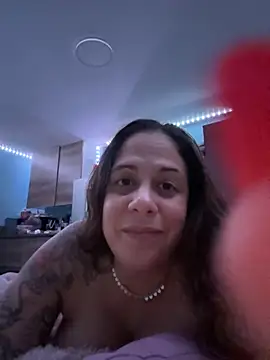 Snapshot of PrettyKittyMia chatting on December 22, 4:09 am PrettyKittyMia online show from December 22, 4:09 am