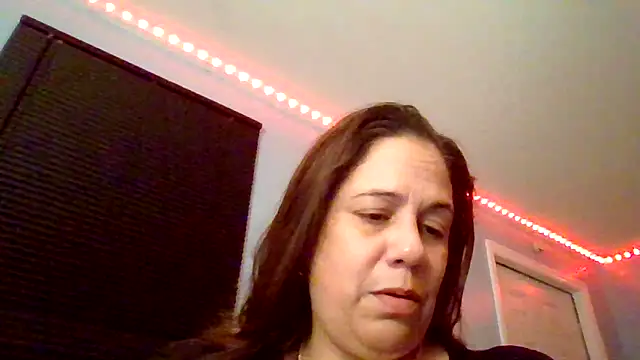 Snapshot of PrettyKittyMia chatting on January 8, 5:21 am PrettyKittyMia online show from January 8, 5:21 am