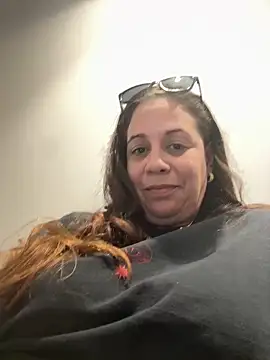 Snapshot of PrettyKittyMia chatting on April 4, 4:15 pm PrettyKittyMia online show from April 4, 4:15 pm