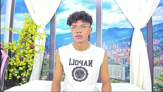 Snapshot of MilthonDelis chatting on September 18, 4:25 am MilthonDelis online show from September 18, 4:25 am