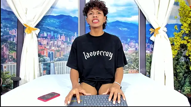 Snapshot of MilthonDelis chatting on November 6, 4:02 am MilthonDelis online show from November 6, 4:02 am