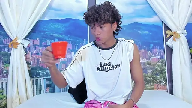 Snapshot of MilthonDelis chatting on November 11, 3:06 am MilthonDelis online show from November 11, 3:06 am