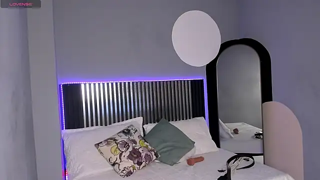 Snapshot of Emilybeltons chatting on October 6, 8:06 pm Emilybeltons online show from October 6, 8:06 pm