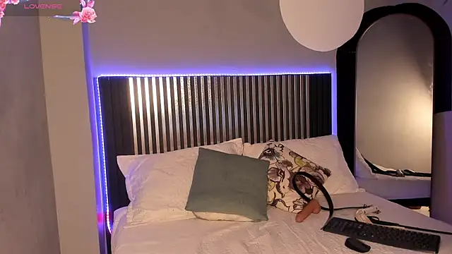 Snapshot of Emilybeltons chatting on October 10, 8:19 pm Emilybeltons online show from October 10, 8:19 pm