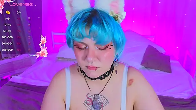 bluelunaray online show from September 12, 10:59 am