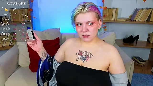 bluelunaray online show from October 11, 2:11 am