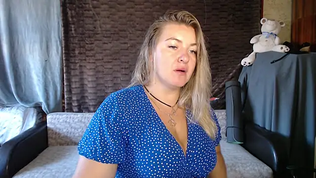 Snapshot of NikaSkylink chatting on September 11, 3:39 am NikaSkylink online show from September 11, 3:39 am