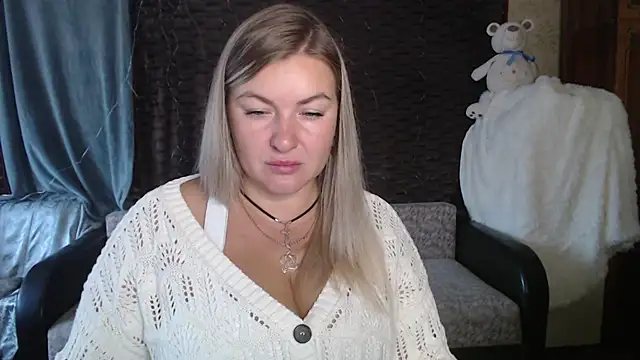 Snapshot of NikaSkylink chatting on September 19, 3:30 am NikaSkylink online show from September 19, 3:30 am