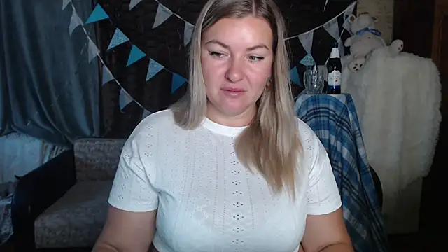 Snapshot of NikaSkylink chatting on September 25, 3:43 am NikaSkylink online show from September 25, 3:43 am