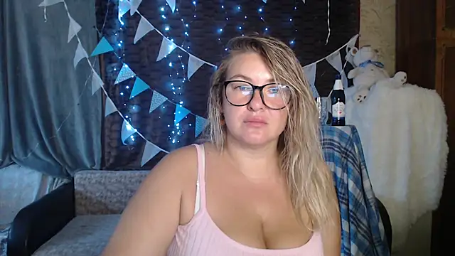 Snapshot of NikaSkylink chatting on September 26, 3:21 am NikaSkylink online show from September 26, 3:21 am