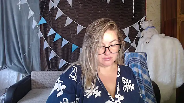 Snapshot of NikaSkylink chatting on September 28, 4:07 am NikaSkylink online show from September 28, 4:07 am