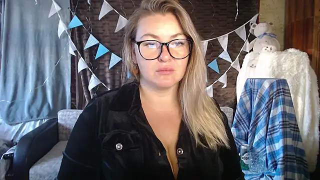 Snapshot of NikaSkylink chatting on October 2, 3:57 am NikaSkylink online show from October 2, 3:57 am