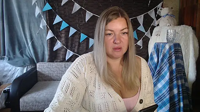 Snapshot of NikaSkylink chatting on October 4, 4:21 am NikaSkylink online show from October 4, 4:21 am