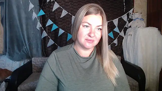 Snapshot of NikaSkylink chatting on October 6, 3:48 am NikaSkylink online show from October 6, 3:48 am