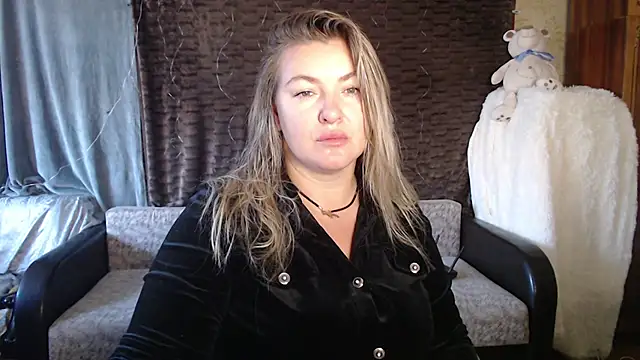 Snapshot of NikaSkylink chatting on October 8, 3:48 am NikaSkylink online show from October 8, 3:48 am