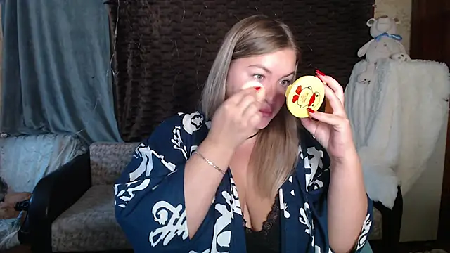 Snapshot of NikaSkylink chatting on October 10, 3:38 am NikaSkylink online show from October 10, 3:38 am