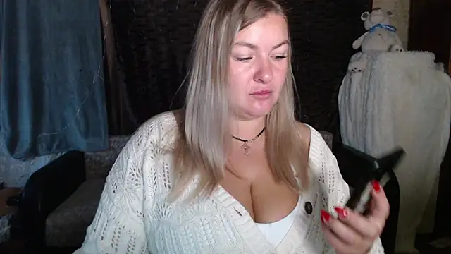 Snapshot of NikaSkylink chatting on October 13, 3:50 am NikaSkylink online show from October 13, 3:50 am