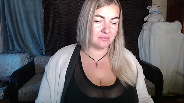 Snapshot of NikaSkylink chatting on October 15, 3:39 am NikaSkylink online show from October 15, 3:39 am