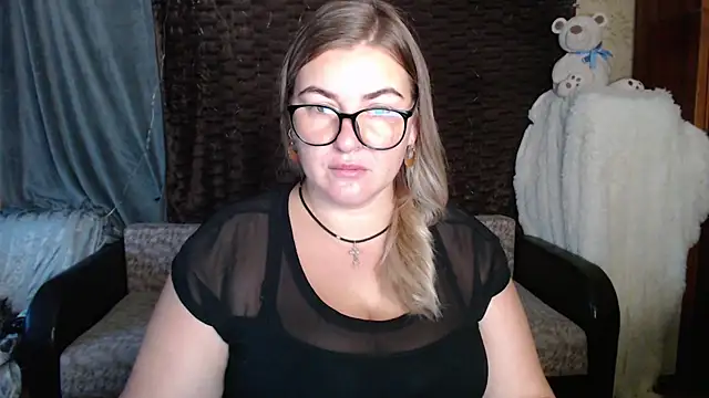 Snapshot of NikaSkylink chatting on October 21, 3:51 am NikaSkylink online show from October 21, 3:51 am