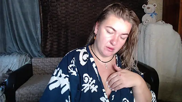 Snapshot of NikaSkylink chatting on October 22, 4:02 am NikaSkylink online show from October 22, 4:02 am