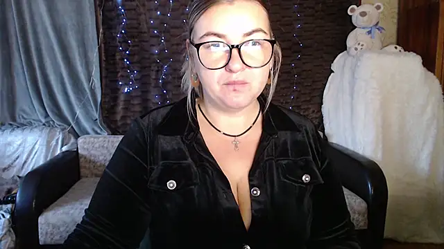 Snapshot of NikaSkylink chatting on October 24, 3:58 am NikaSkylink online show from October 24, 3:58 am