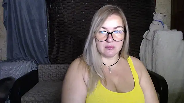 Snapshot of NikaSkylink chatting on October 29, 3:20 am NikaSkylink online show from October 29, 3:20 am