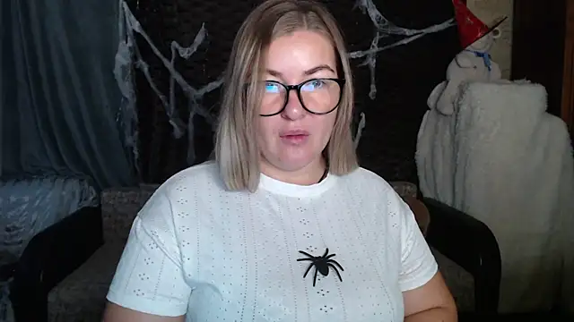 Snapshot of NikaSkylink chatting on October 30, 3:41 am NikaSkylink online show from October 30, 3:41 am