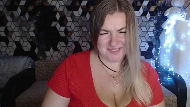 Snapshot of NikaSkylink chatting on November 13, 8:52 pm NikaSkylink online show from November 13, 8:52 pm