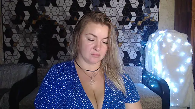 Snapshot of NikaSkylink chatting on November 17, 8:03 pm NikaSkylink online show from November 17, 8:03 pm