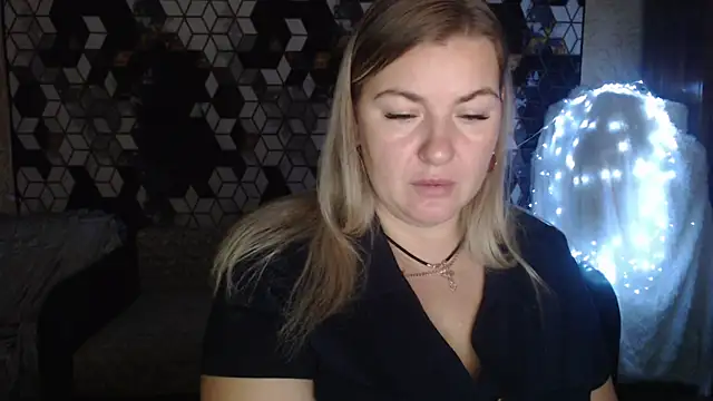 Snapshot of NikaSkylink chatting on November 21, 8:07 pm NikaSkylink online show from November 21, 8:07 pm