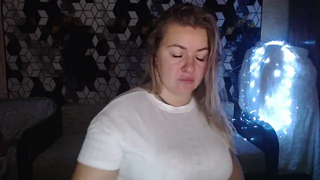 Snapshot of NikaSkylink chatting on November 24, 3:50 am NikaSkylink online show from November 24, 3:50 am