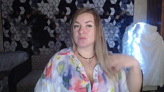 Snapshot of NikaSkylink chatting on November 24, 8:08 pm NikaSkylink online show from November 24, 8:08 pm