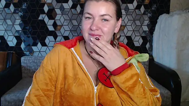 Snapshot of NikaSkylink chatting on December 16, 5:01 am NikaSkylink online show from December 16, 5:01 am