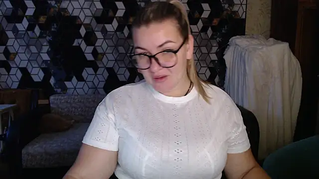 Snapshot of NikaSkylink chatting on January 14, 5:13 am NikaSkylink online show from January 14, 5:13 am