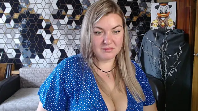 Snapshot of NikaSkylink chatting on April 3, 6:33 am NikaSkylink online show from April 3, 6:33 am