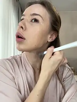 Ashley Roys online show from April 19, 9:52 am