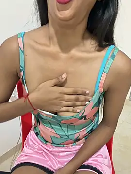 Snapshot of Sonia_soni332 chatting on June 15, 8:33 pm Sonia soni332 online show from June 15, 8:33 pm