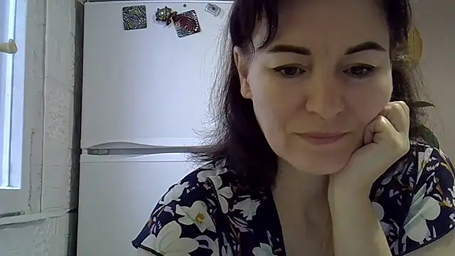 Krystal 82 online show from November 12, 7:42 am