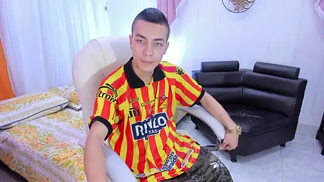 Snapshot of Dereck_Boy8 chatting on October 21, 8:20 pm Dereck Boy8 online show from October 21, 8:20 pm