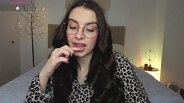 Real cutie1 online show from April 17, 1:25 pm