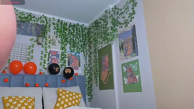 Ashley Pierce online show from November 3, 6:14 am