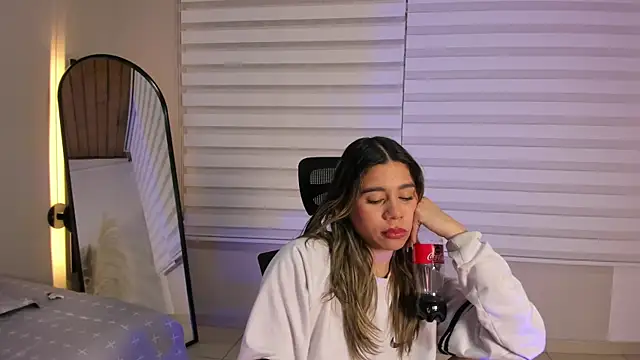 Rachell criss online show from November 9, 4:22 am