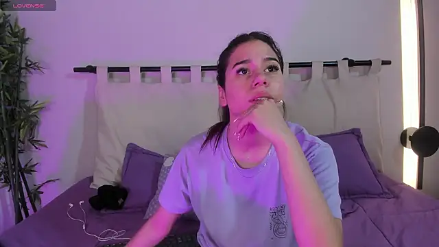 Rachell criss online show from February 28, 4:02 am