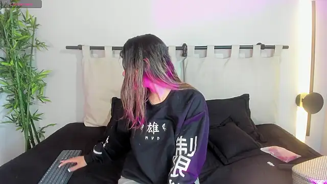 Rachell criss online show from March 10, 4:06 am