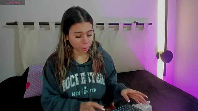 Rachell criss online show from March 11, 4:18 am