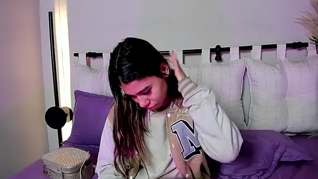 Rachell criss online show from March 25, 4:29 am