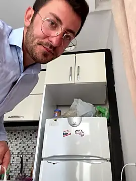 Snapshot of emredenizz07 chatting on October 9, 9:18 am emredenizz07 online show from October 9, 9:18 am