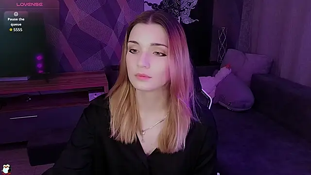 Sandy Belle online show from November 22, 6:29 pm